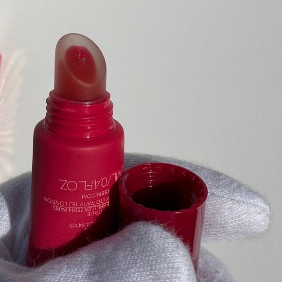 Ole Henriksen Pomegranate Fizz Pout Preserve Hydrating Peptide Lip Treatment - Picture 5 of 10